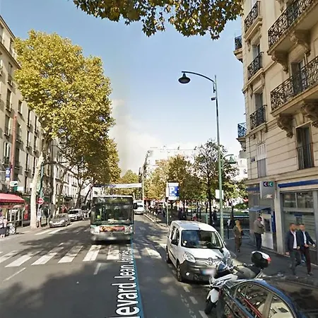 Nice Downtown Paris Metro *